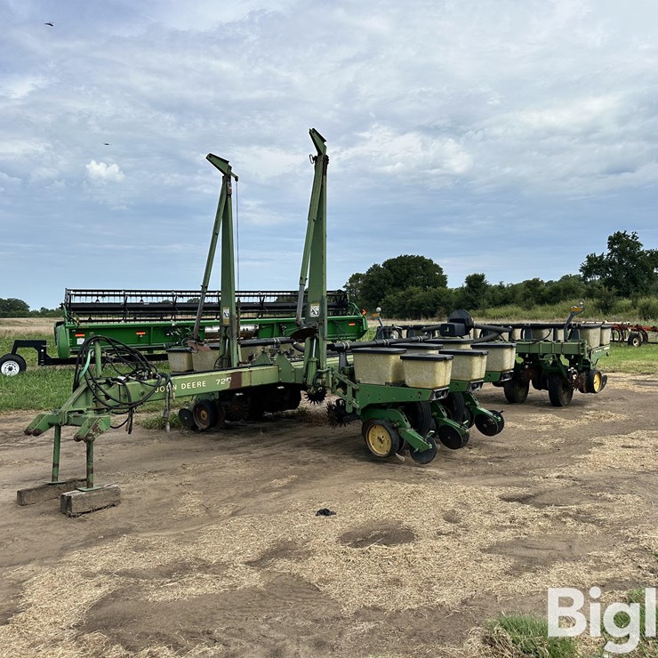 JOHN DEERE 7200