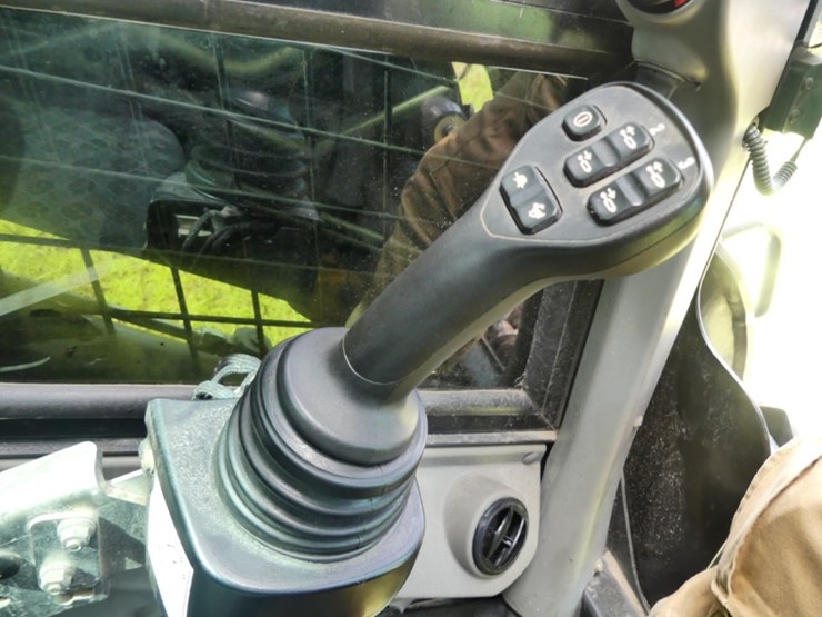 new-holland-c345-image-14