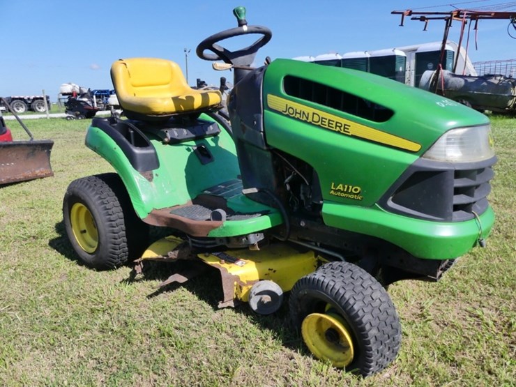 john-deere-la110-image-1