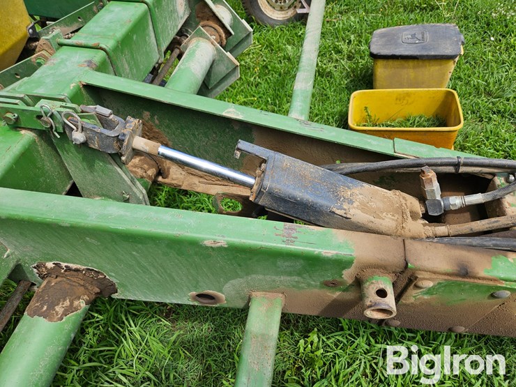 john-deere-7000-image-11