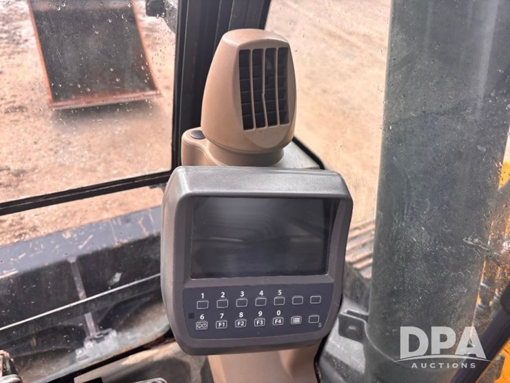 2012-deere-135d-image-61