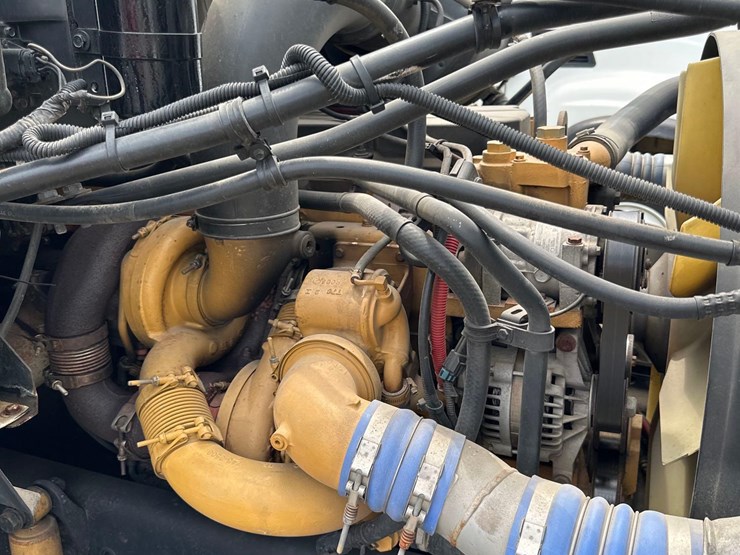 2007-sterling-lt8500-image-15