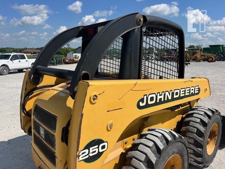 deere-250-image-12