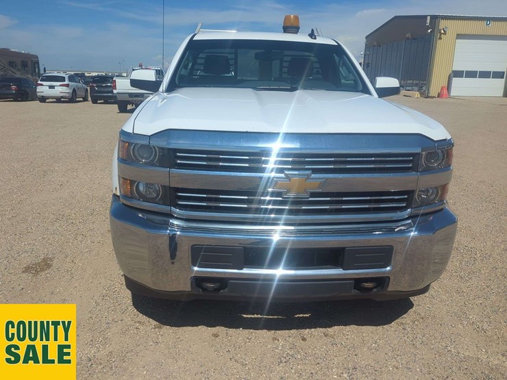 2015-chevrolet-silverado-2500hd-lt-image-19