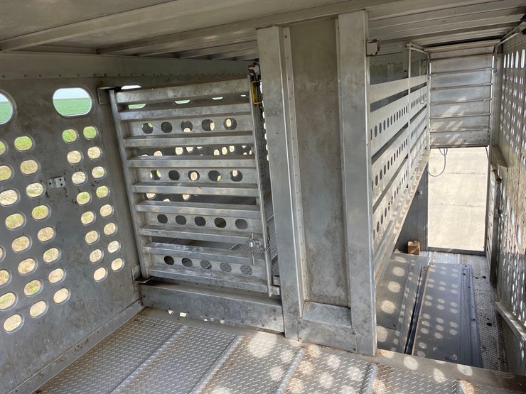 2021-eby-livestock-trailer-image-57