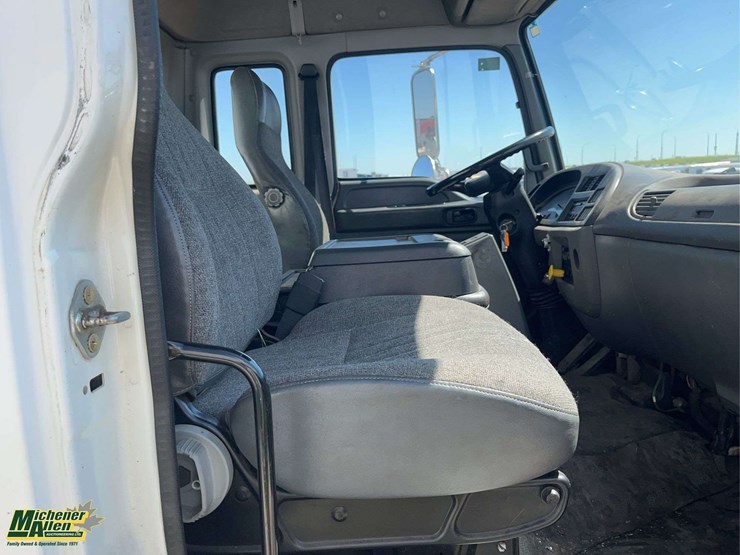 2007-gmc-t7500-image-17