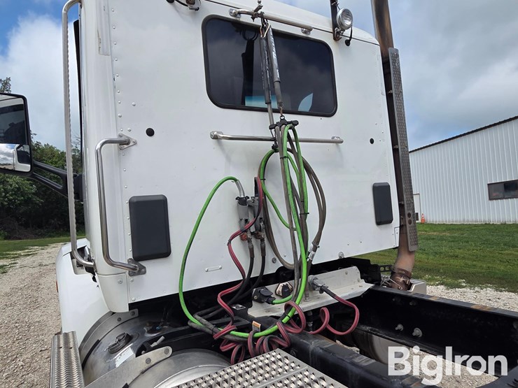 2018-peterbilt-579-image-10