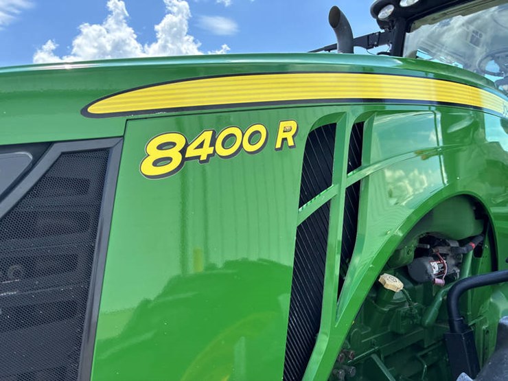 2018-john-deere-8400r-image-41