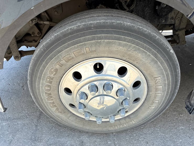 2011-peterbilt-386-image-52