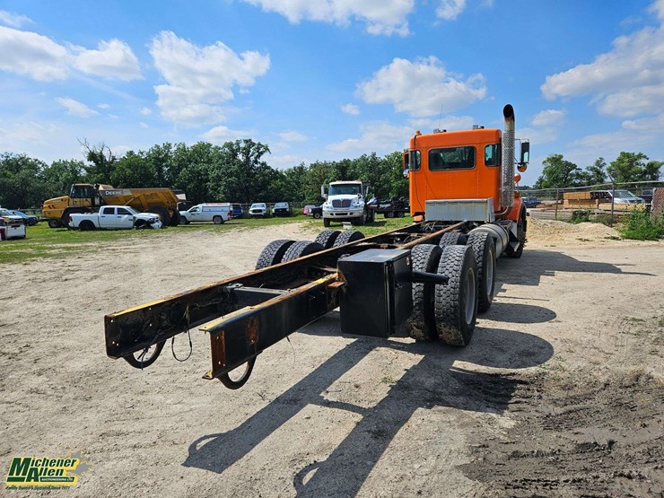 2010-kenworth-t800-image-3