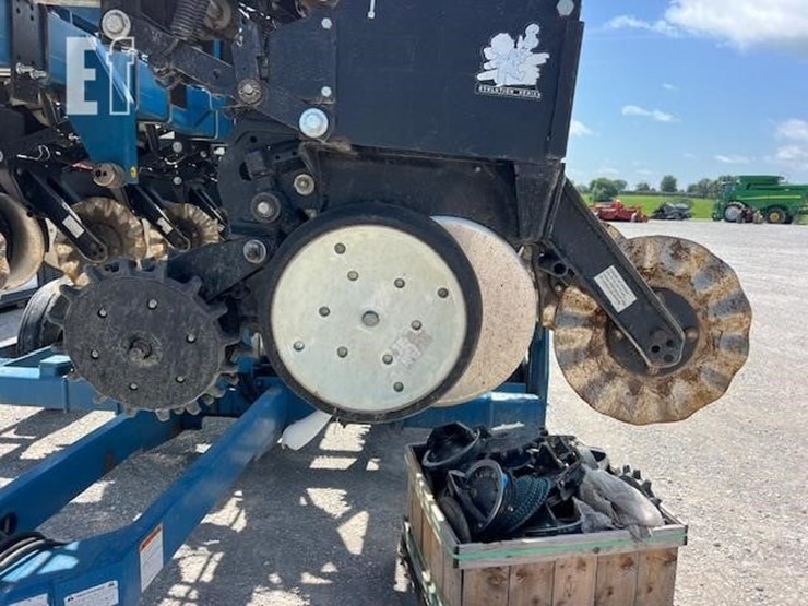 2001-kinze-3500-image-35