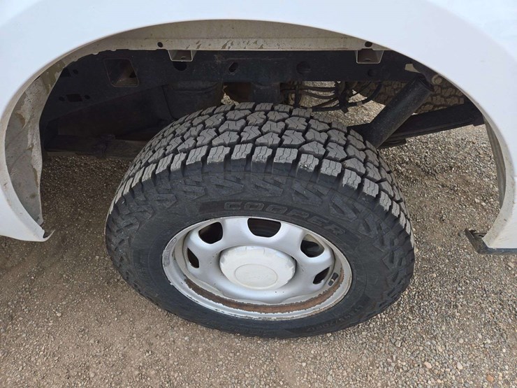 2016-ford-f150-xl-image-15