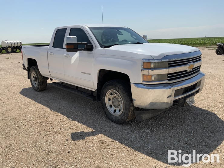 2015-chevrolet-2500-image-3