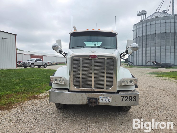 2016-peterbilt-567-image-2