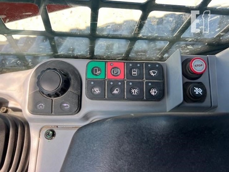 2024-kubota-svl75-3-image-34