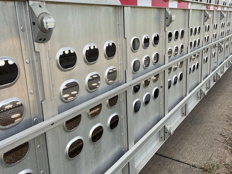 2021-eby-livestock-trailer-image-35