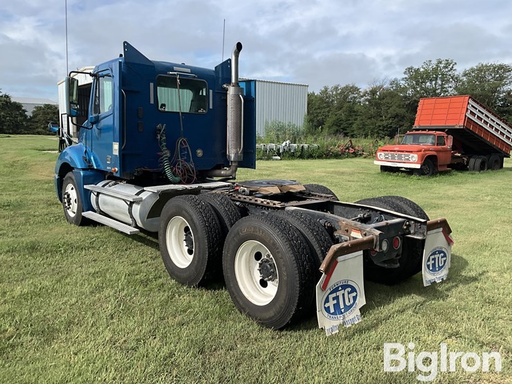 2003-freightliner-columbia-120-image-7