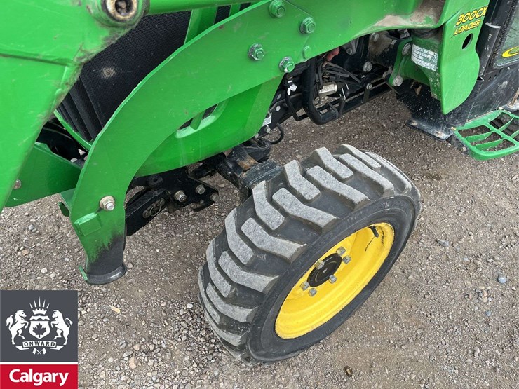 2011-john-deere-3520-image-9