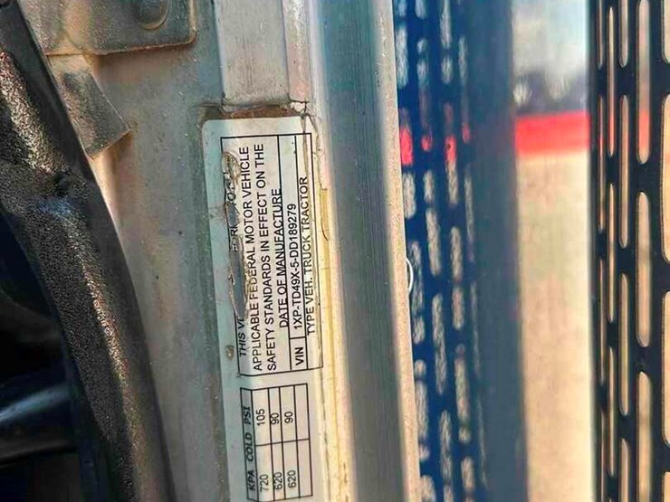 2013-peterbilt-367-image-5