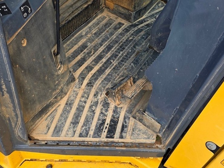 2014-deere-700k-lgp-image-61