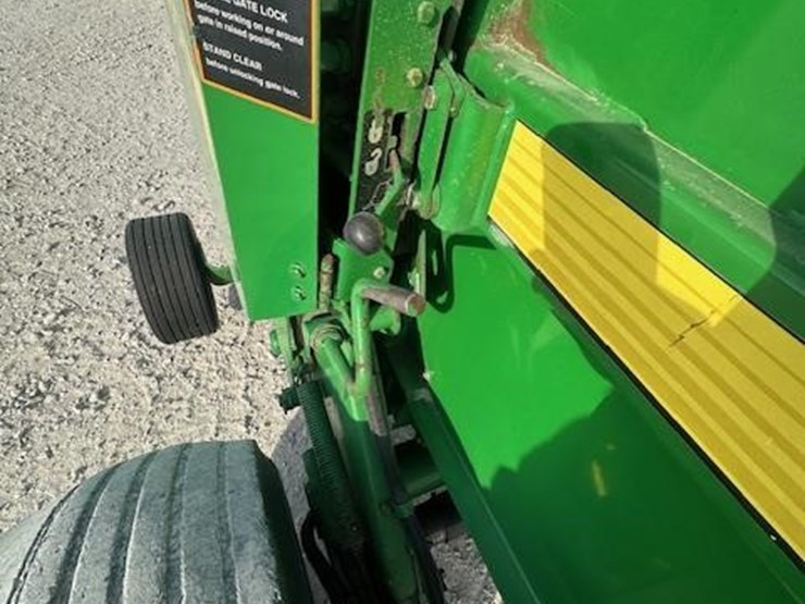 john-deere-566-image-15