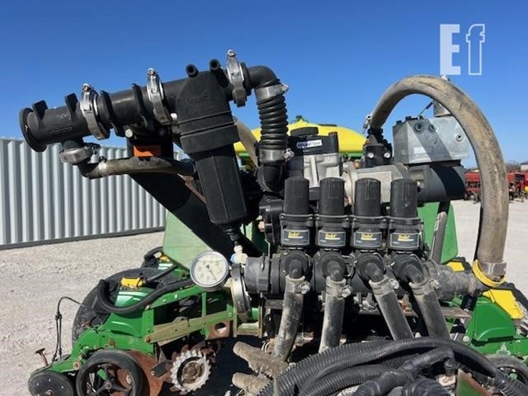 2009-john-deere-1770nt-image-14