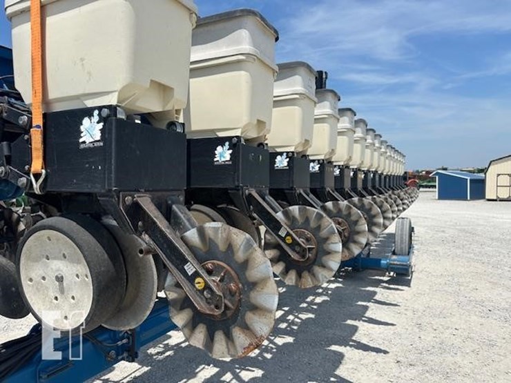 2011-kinze-3660-image-10