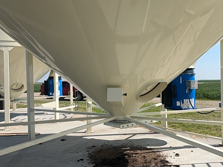 concept-7,500-bu.-hopper-bin,-equipped-with-bin-fan-with-3-phase-agi-grainguard-10-hp-electric-motor.-image-45