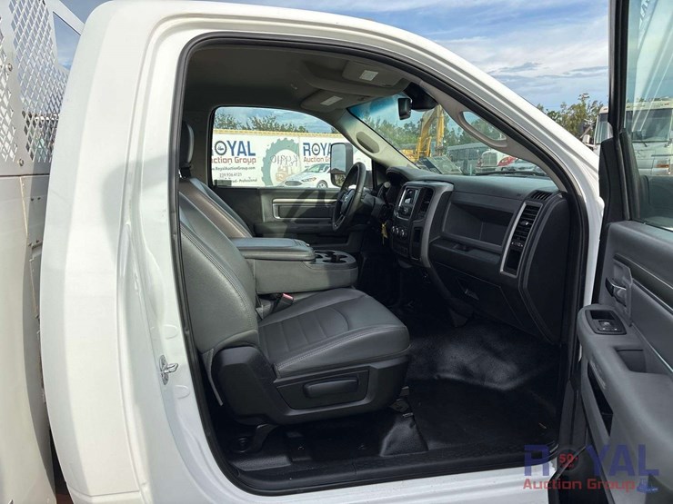 2018-ram-3500-reading-service-truck-with-liftgate-image-21