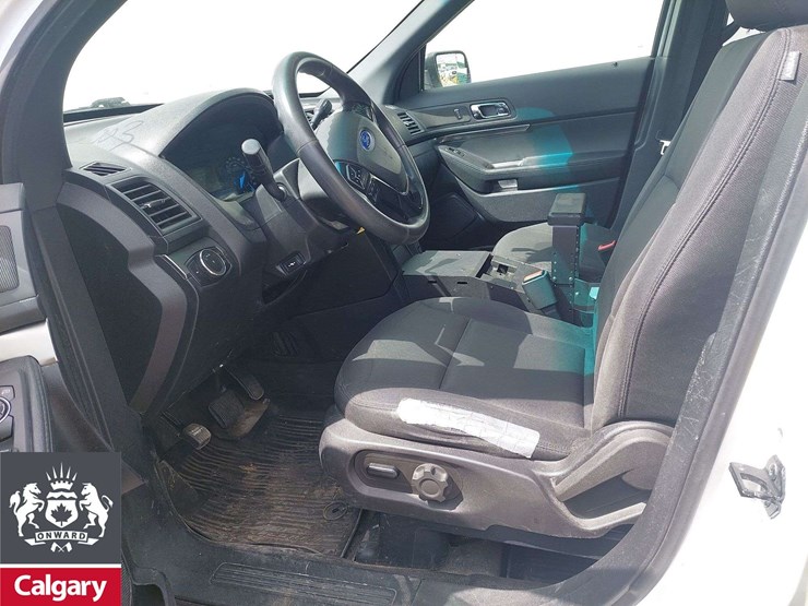 2018-ford-explorer-image-13