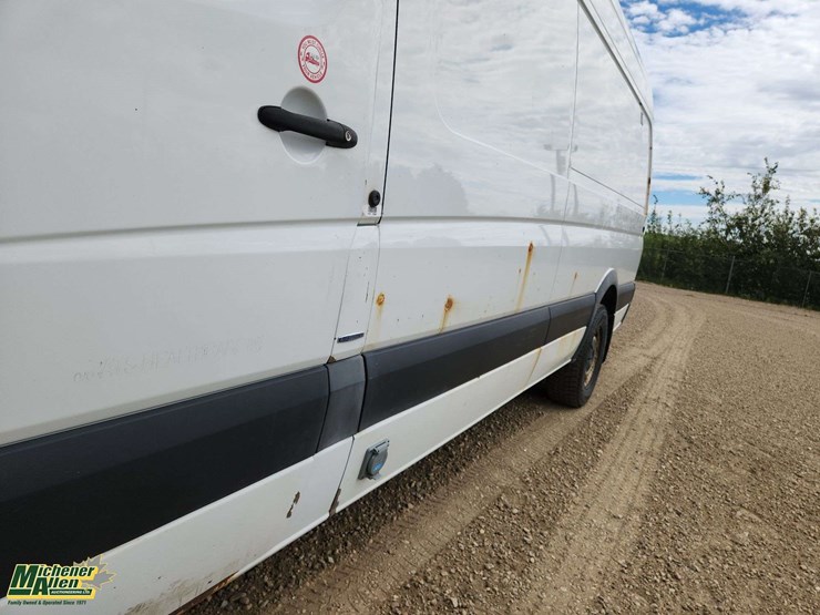 2016-mercedes-benz-sprinter-2500-image-35