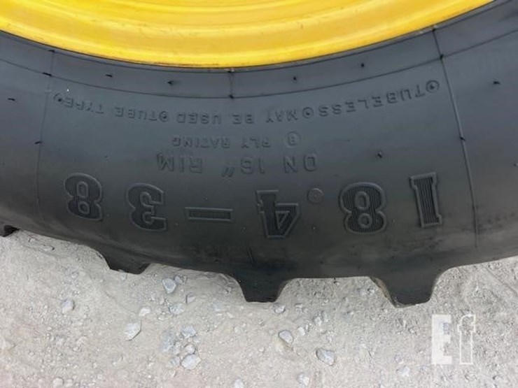 john-deere-6105d-image-24