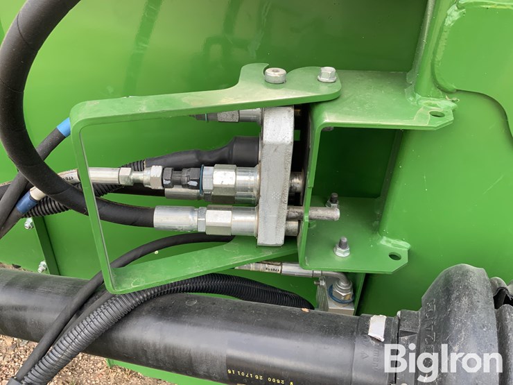 2017-john-deere-608c-image-13