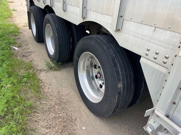 2021-eby-livestock-trailer-image-33