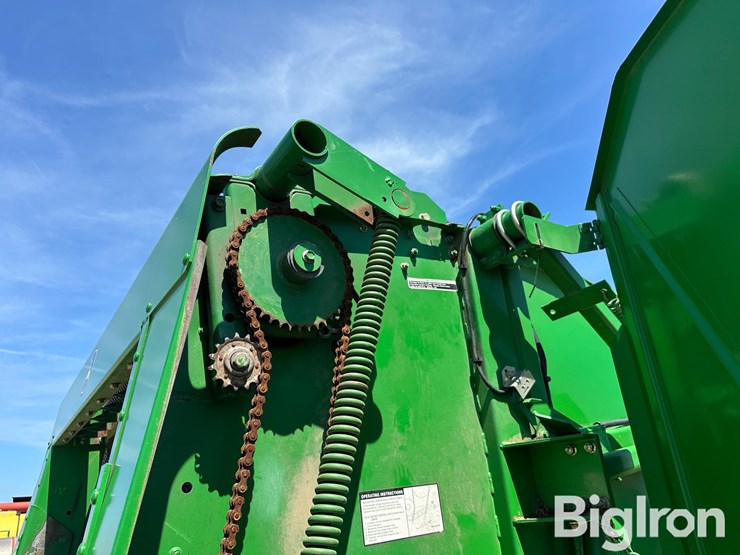 2004-john-deere-567-image-13
