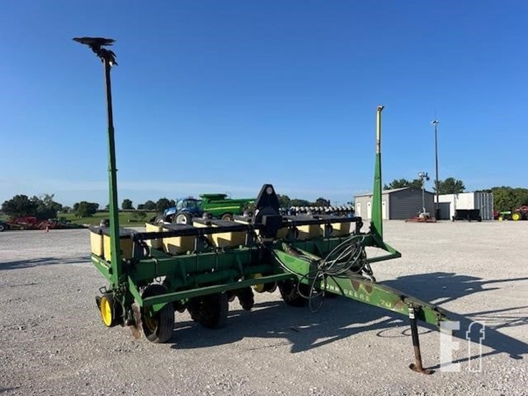 john-deere-7000-image-1