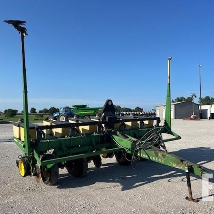 JOHN DEERE 7000