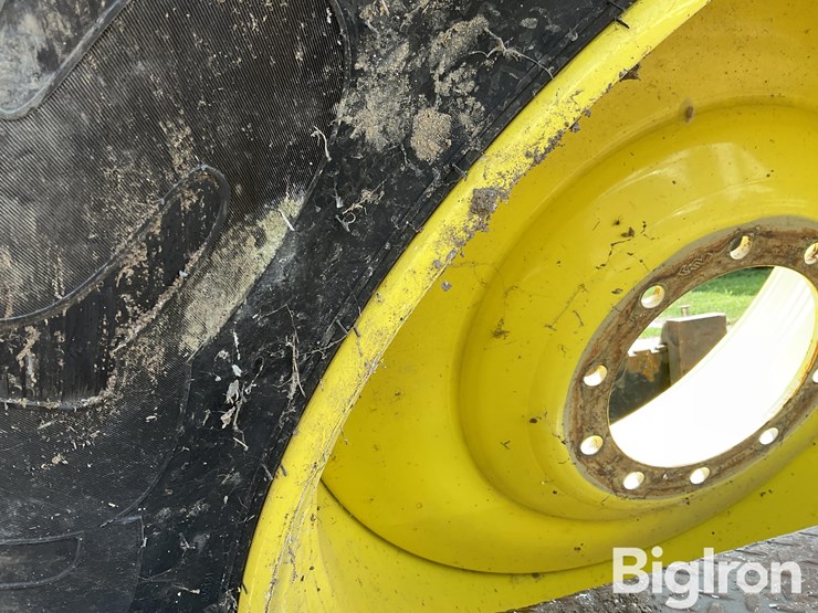 2024-john-deere-800-image-19