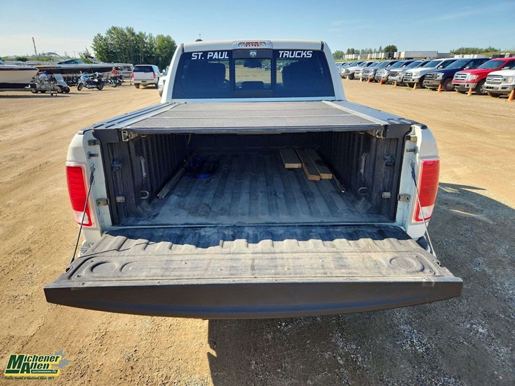 2016-ram-1500-laramie-image-18