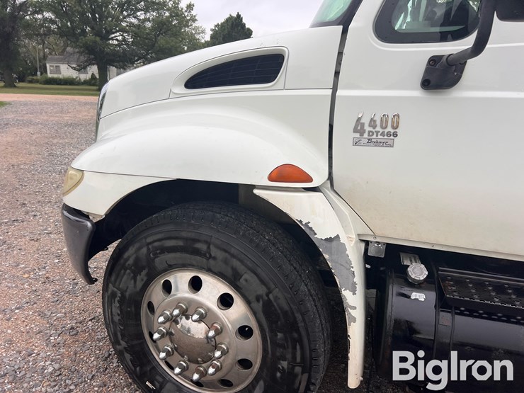 2004-international-durastar-4400-image-20
