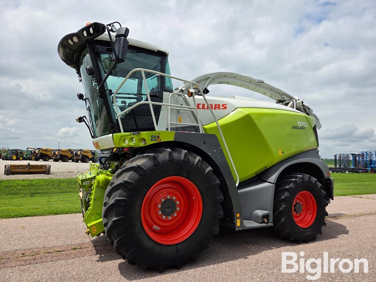 2022-claas-jaguar-970-image-1