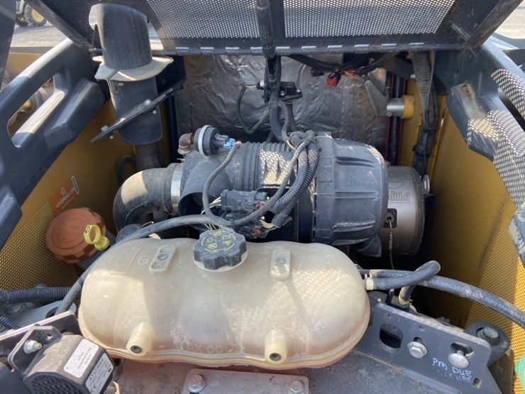 deere-320e-image-28