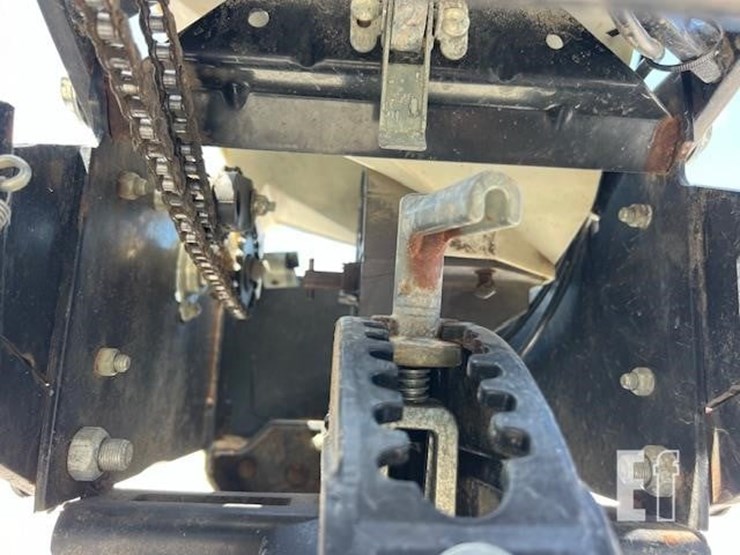 2001-kinze-3500-image-38