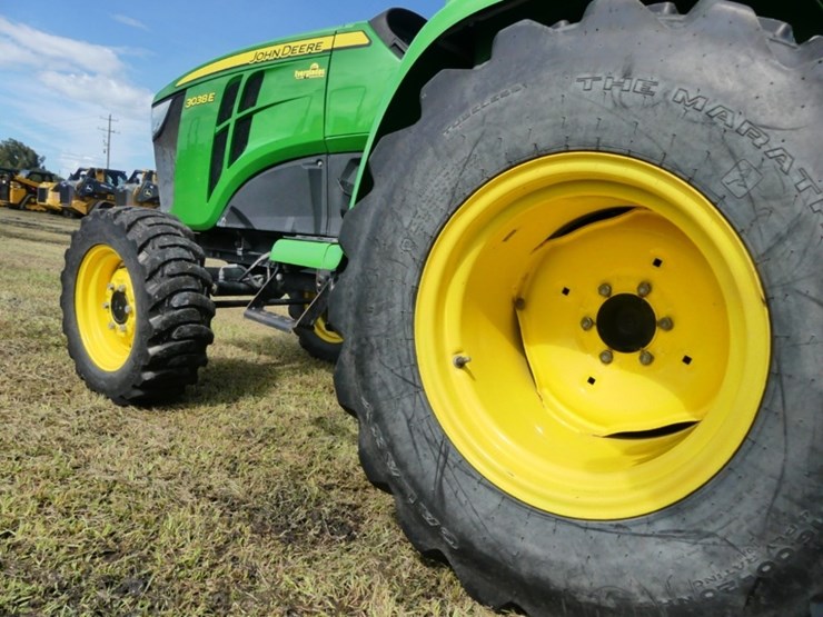 john-deere-3038e-image-7