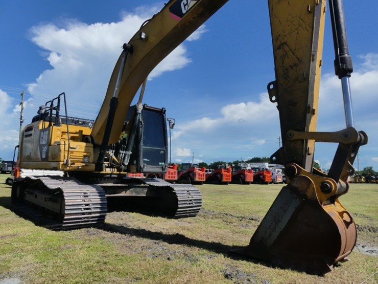 caterpillar-330fl-image-2