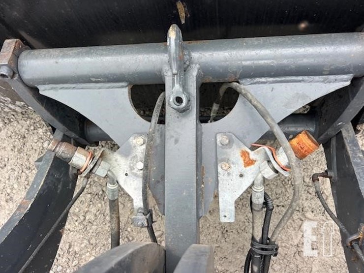 2020-deere-204l-image-27