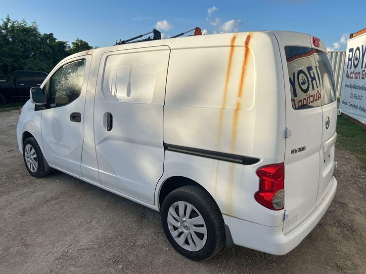 2016-nissan-nv200-image-4