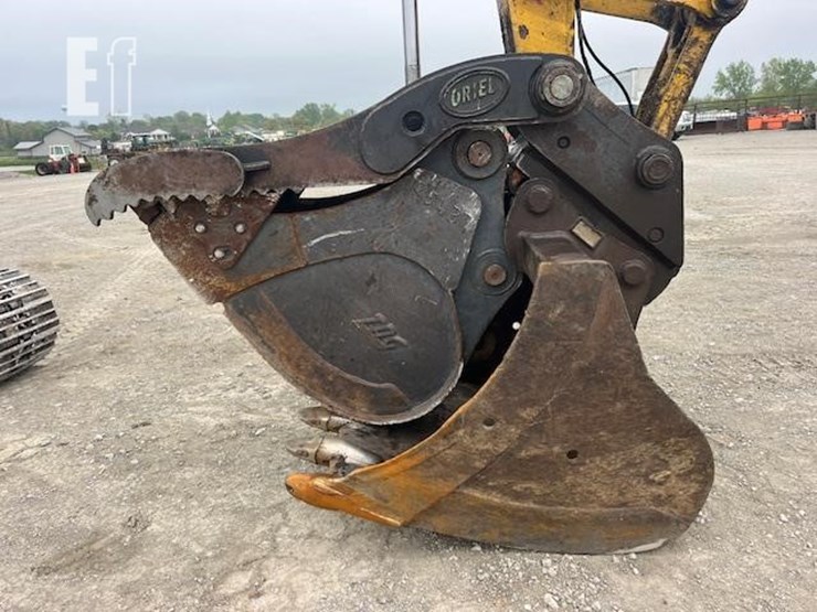 komatsu-pc210-lc-image-11