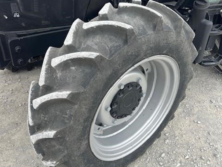 2021-case-ih-farmall-75a-image-11