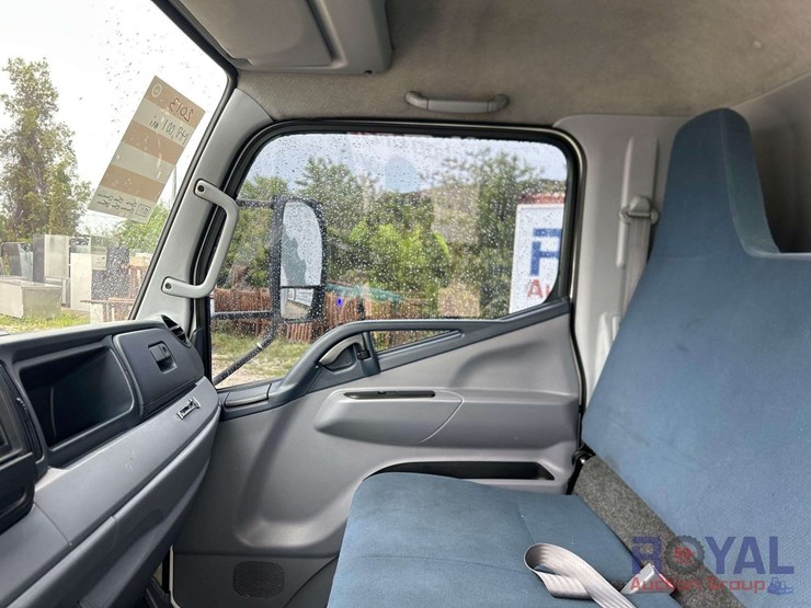 2013-mitsubishi-fuso-fec92s-image-17